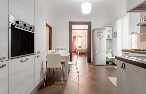 Ruggero Settimo House | Holiday Home 'Lulù Palermo' with Balcony, Wi-Fi and Air Conditioning