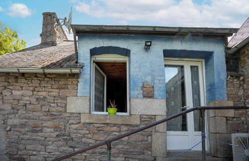 Plouezec House | Holiday Home 'Maison Bateau' with Shared Terrace and Air Conditioning