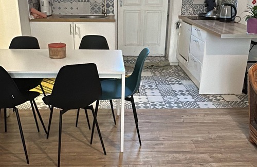 Capucins - Victoire House | Holiday Home 'Maison De Vacance Centre-ville' with Private Garden and Wi-Fi