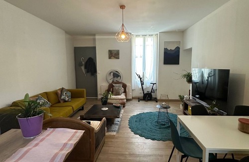 Capucins - Victoire House | Holiday Home 'Maison De Vacance Centre-ville' with Private Garden and Wi-Fi