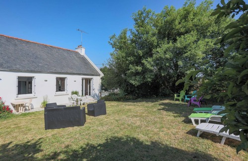 Ploumagoar House | Holiday Home 'Maison Bretonne' with Private Terrace, Private Garden and Balcony