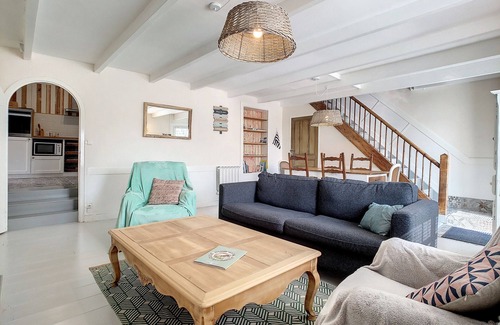 Hengoat House | Holiday Home 'Maison Pozadenn' with Private Terrace, Private Garden and Wi-Fi