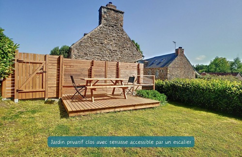 Hengoat House | Holiday Home 'Maison Pozadenn' with Private Terrace, Private Garden and Wi-Fi