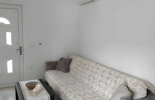 Faliraki House | Holiday Home 'Maria Suites Sunset' with Wi-Fi and Air Conditioning