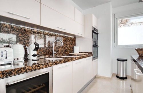Urbanitzacio la Fustera House | Holiday Home 'Marina Luah' with Private Pool, Wi-Fi and Air Conditioning