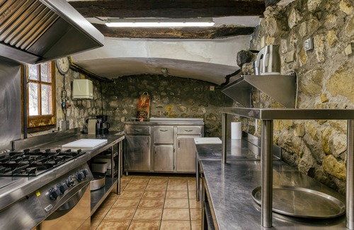 Seguero House | Holiday Home 'Mas Salvanera' with Mountain View, Pool & Wi-Fi