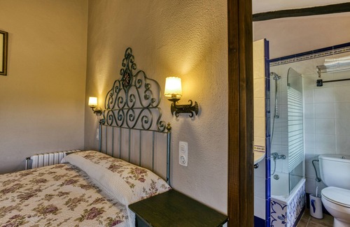 Seguero House | Holiday Home 'Mas Salvanera' with Mountain View, Pool & Wi-Fi