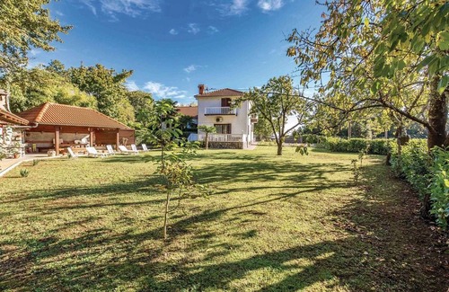 Opric House | Holiday home mit Klimaanlage und Garten