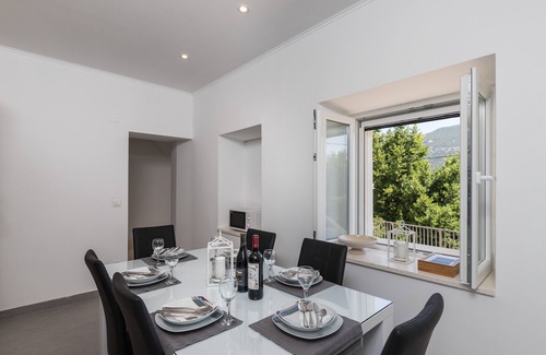 Hodilje House | Holiday Home Monika - Two Bedroom Holiday Home with Terrace and Sea View