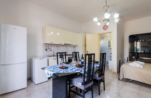 Porto Cesareo House | Holiday Home 'Monolocale Sapore Di Mare' with Sea View, Wi-Fi and Air Conditioning