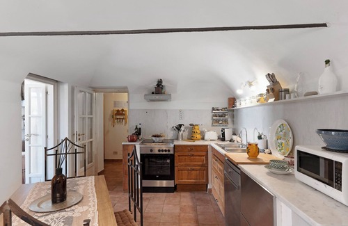 Imperia House | Holiday Home 'Montegrazie' with Sea View, Private Terrace and Wi-Fi