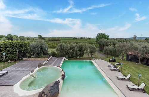 Carlentini House | Holiday Home near Mount Etna Views