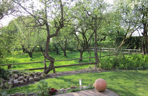 Lehe House | * Holiday home near the North Sea, large apple orchard, oasis of calm in the southwest