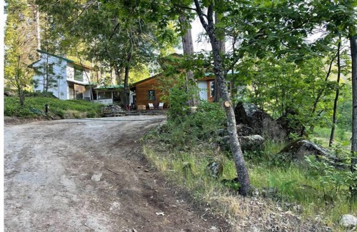 Cascadel Woods House | Holiday Home near Yosemite National Park!