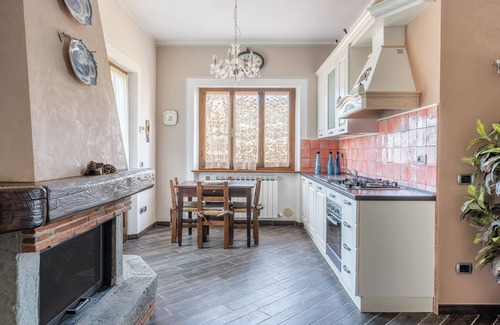 Molazzana House | Holiday Home 'Nonna Teta 10' with Garden