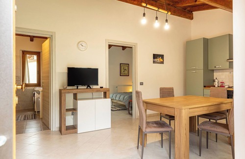 Firenzuola House | Holiday Home 'Numero 2' with Shared Garden