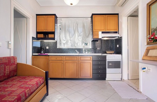 Kalamaki Villa | Holiday Home "Olympia" with Shared Pool & A/C