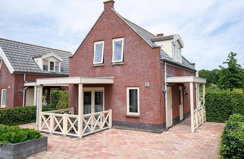 Municipality of Nissewaard House | Holiday home on the water with veranda