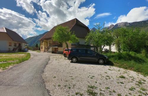 Cezsoca House | Holiday Home Over The River