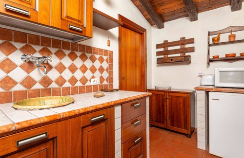 Piedimonte Etneo Apartment | Holiday Home 'Palmento' with Sea View, Wi-Fi and Air Conditioning