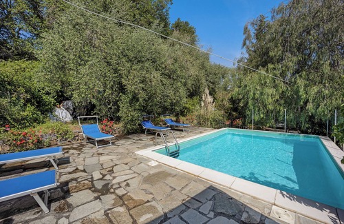 Bellissimi House | Holiday Home 'Paola E Del Poeta' with Shared Pool, Private Garden and Wi-Fi