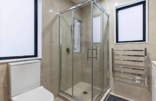 Papakura House | Holiday home Papakura - perfect for for short term rental or Holiday