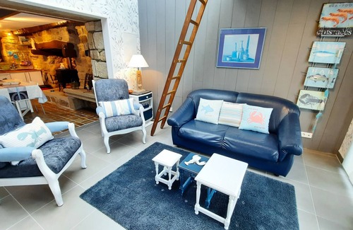 Plomeur House | Holiday Home 'Penty Campagne 5min Spot Surf – 2 P' with Private Terrace and Private Garden