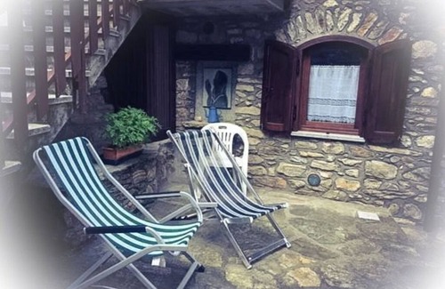 Perloz House | Holiday Home 'Perruchon' with Mountain View, Shared Terrace and Shared Garden