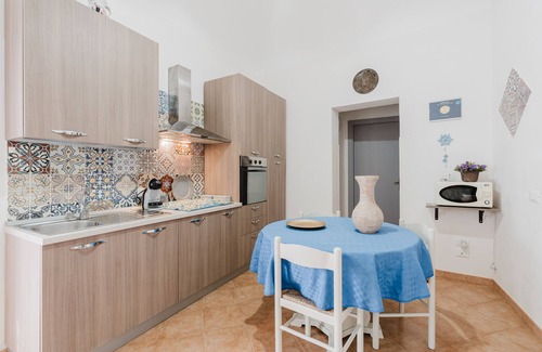 Marsala Apartment | Holiday Home 'Petros' with Shared Terrace, Wi-Fi and Air Conditioning