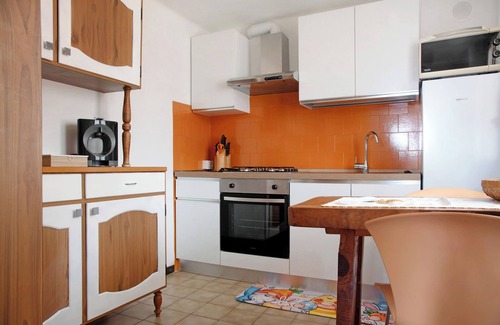 Laveno Mombello House | Holiday Home 'Pier' with Lake View, Wi-Fi and Air Conditioning