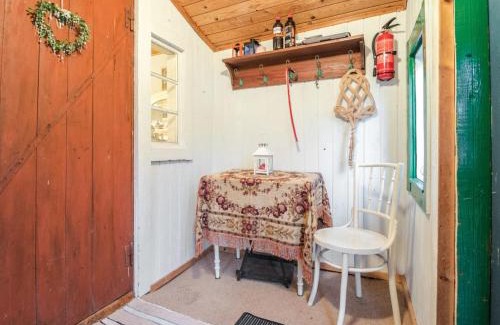 Karjalohja House | Holiday Home Puutarhurin mökki by Interhome