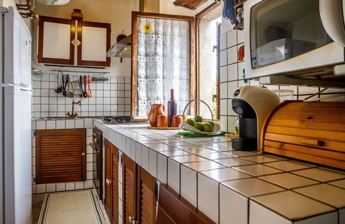 Roccastrada House | Holiday Home 'Querciagrossa Da Dora' with Private Pool, Private Terrace and Wi-Fi