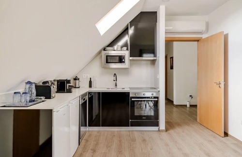 Rossas House | Holiday Home 'Quinta Do Bairro - 1º Andar' with Mountain View, Wi-Fi and Air Conditioning