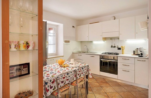 Torri del Benaco House | Holiday Home “Rustico Alle Fornare” with Lake and Mountain View