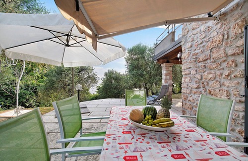 Torri del Benaco House | Holiday Home “Rustico Alle Fornare” with Lake and Mountain View