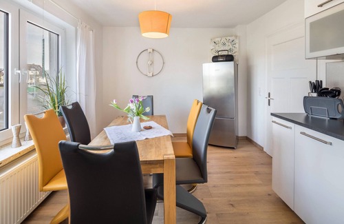 Wolfershausen House | Holiday Home 'Reinhilde' with Private Terrace, Private Garden and Wi-Fi