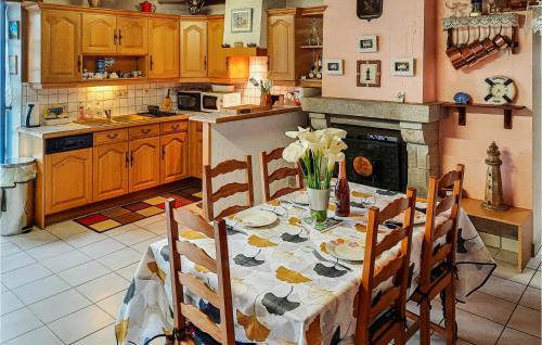 Riantec House | Holiday Home Riantec Rue De Kerner