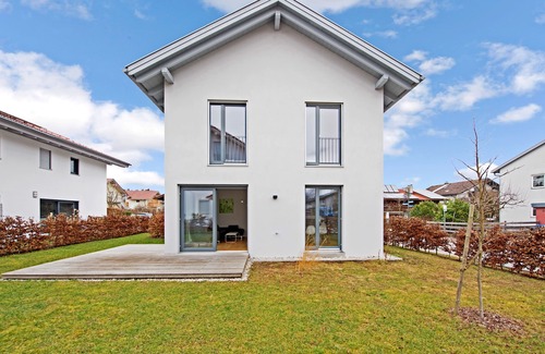 Rimsting House | Holiday Home "Rimsting am Chiemsee" with Wi-Fi, Garden & Terrace