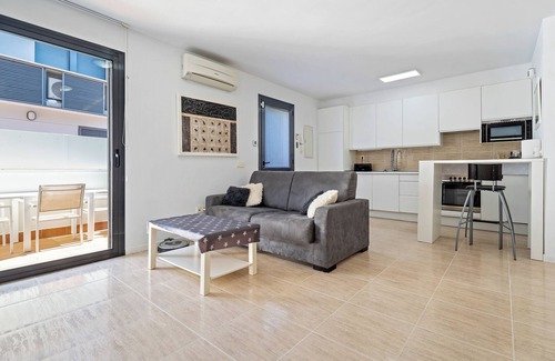 El Roc de Sant Gaieta House | Holiday Home 'Roc De Sant Gaietà' with Mountain View, Wi-Fi and Air Conditioning