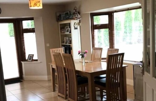 Silvermines House | Holiday Home Rose Garden House, Milltown