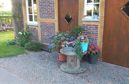Westerstede House | Holiday Home 'Ruhe Auf Dem Lande' with Private Terrace and Private Garden