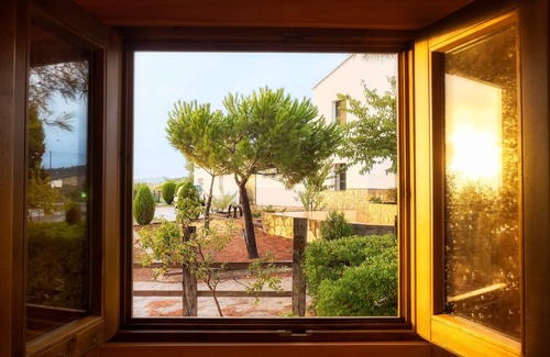Alanis House | Holiday Home 'Señora De Las Angustias 2' with Mountain View, Shared Pool and Air Conditioning