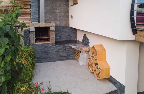 Ivancna Gorica House | Holiday home with terrace and garden