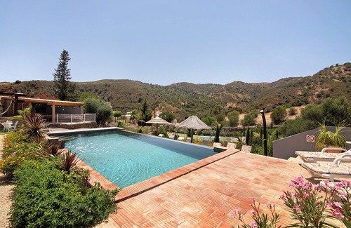 Fonte do Bispo House | Holiday Home 'Silêncio' with Mountain View, Wi-Fi and Air Conditioning