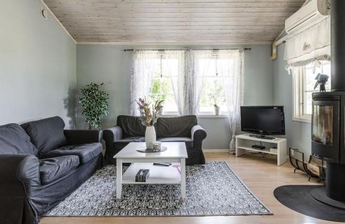 Kalvsvik House | Holiday Home Skärvudde Huset by Interhome
