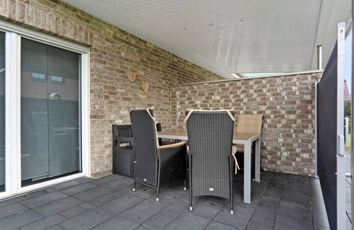 Geeste House | Holiday Home "Speicherhäuschen Maike" with Private Garden & Wi-Fi