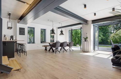 Neu Wulmstorf House | Holiday Home 'Studio Mt Nine' with Private Terrace, Private Garden and Wi-Fi