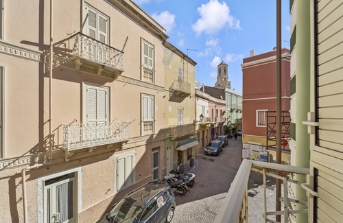 Carloforte House | Holiday Home "Sweet Dream House" with Private Terrace & Wi-Fi