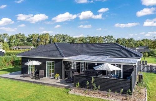 Haslevgarde House | Holiday Home Thala - 500m from the sea by Interhome