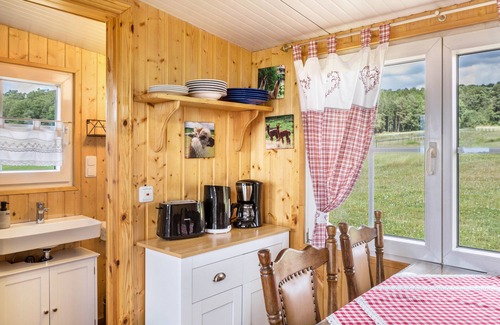 Willofs House | Holiday Home 'Tinyhouse Alpakawiese' with Private Terrace and Shared Garden